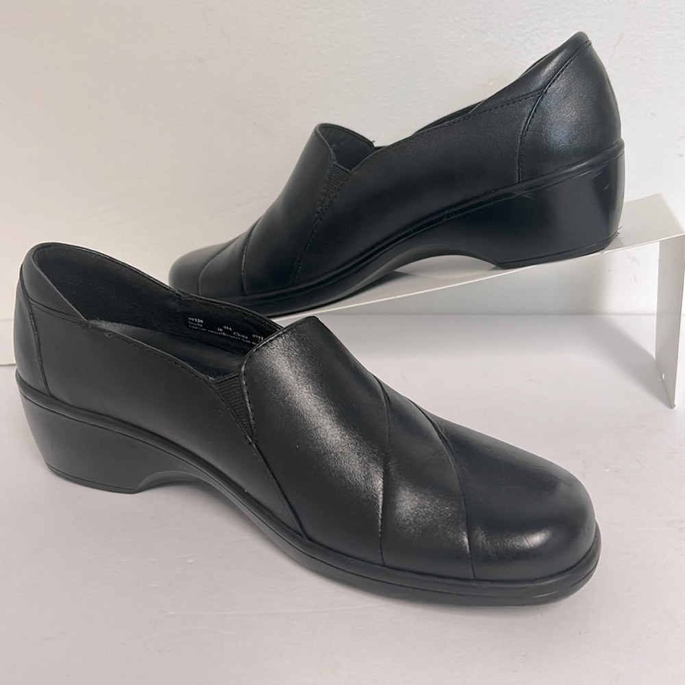 Clarks Retro Bendables Leather Slip-Ons Women’s Size 9 Black 2” Heel Shoes